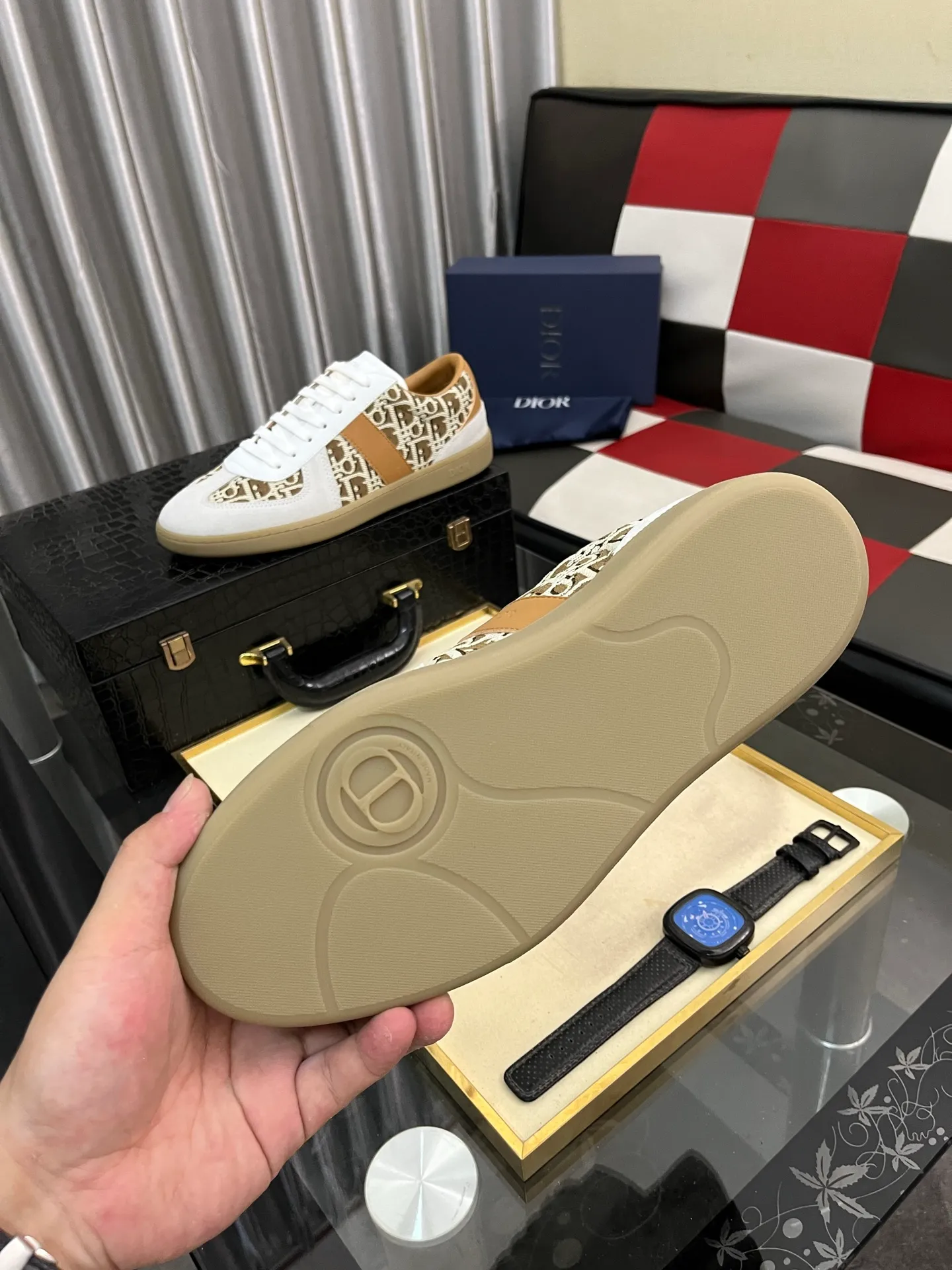 Men's shoes 💰380⌚️⌚️ 【Dior*DIAO】original quality.~ Unique modern style sneakers. 🏃A must-have casual shoe for trendy men😍😍 Original brand imported from Italy, imported original leather, sheep lining (refuses to discolor and grind feet) Sole: Original sole provided by the original factory, French lazy style design ⚠️Fit to the feet, original quality, super comfortable original sole. Code number: 38-445️⃣Colors available